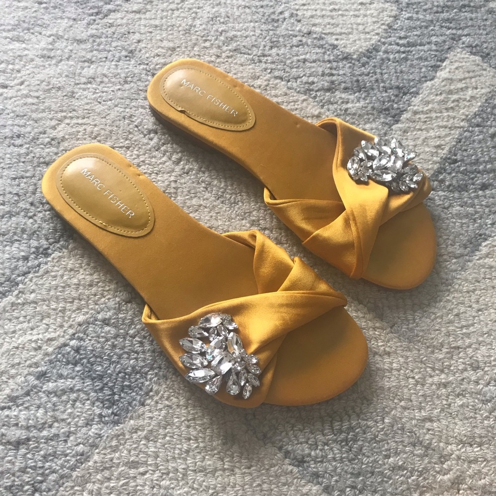 Marc Fisher mustard yellow sandal slides satin 8M